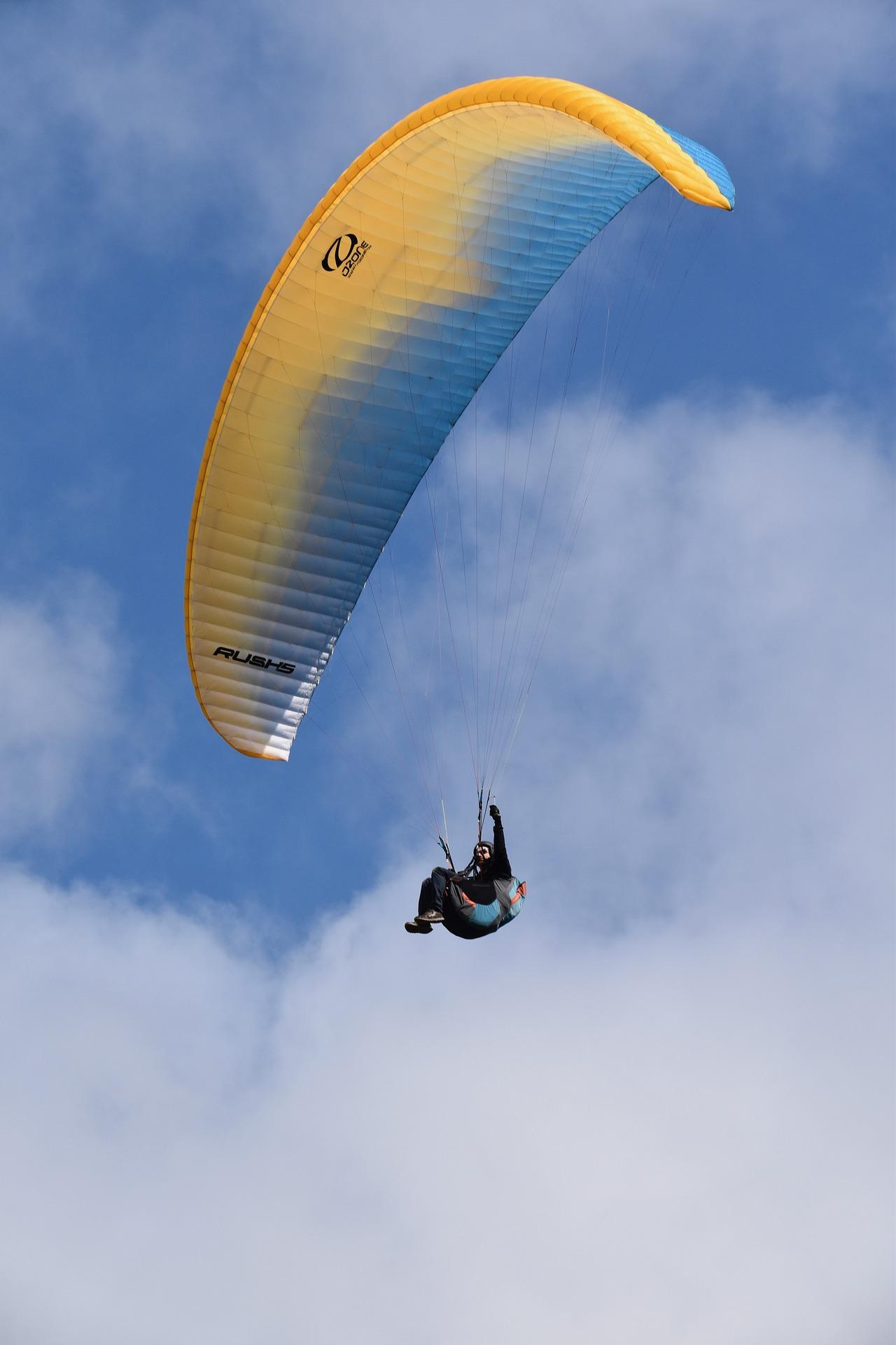 Paragliding 4397369 1920