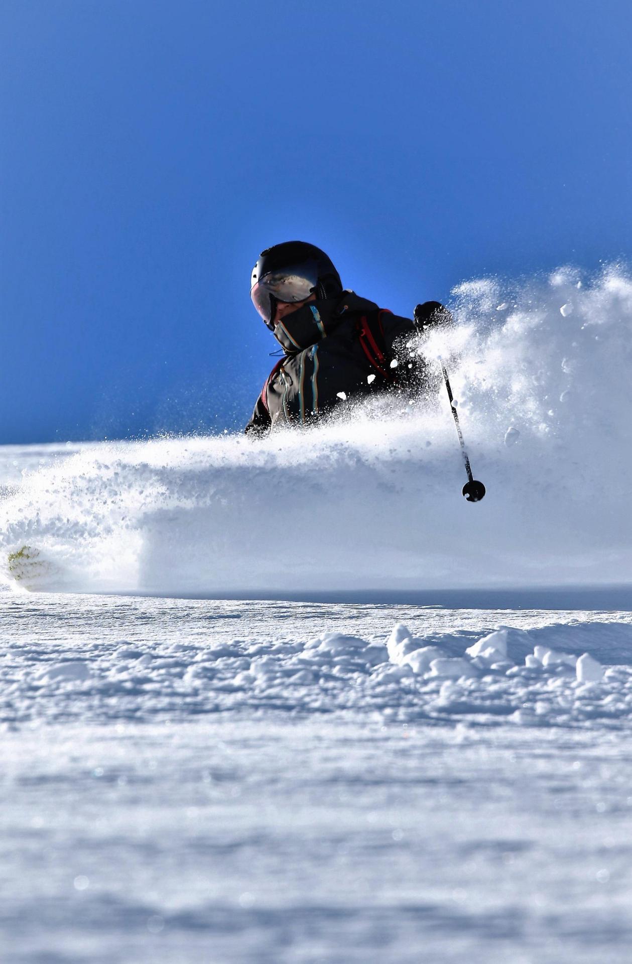 Skiing 5966646